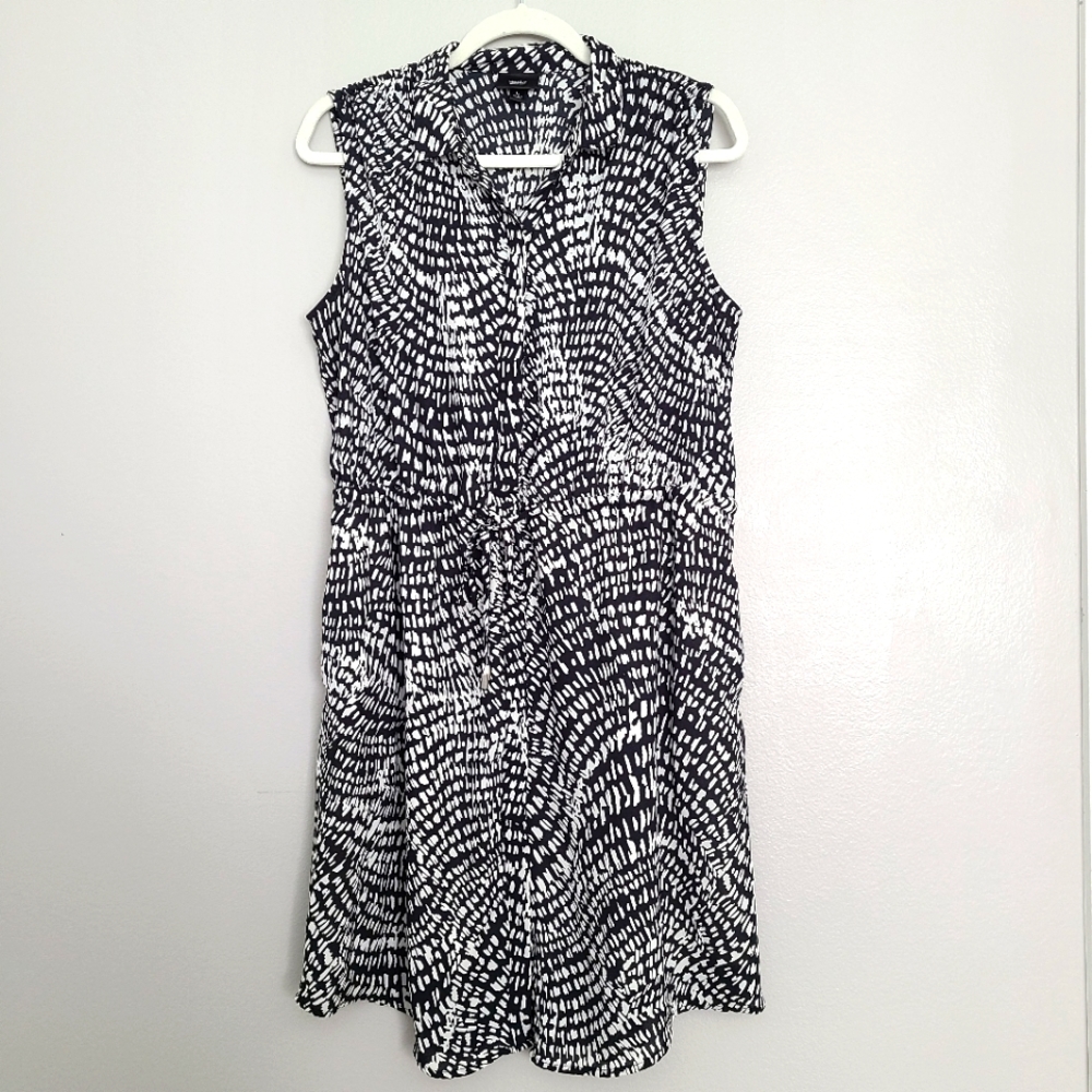 ⚠️DONATING SOON‼️ Black & White Pattern Lined Shirt Dress Tie Waist & Pockets